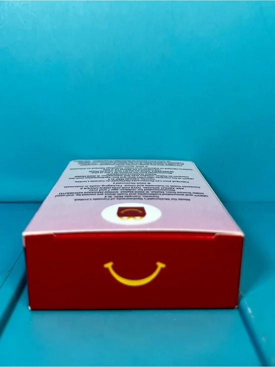 ⭐️ McDonald’s Happy Meal - UNO FLIP! Naruto Card Game - Picture 3 of 4